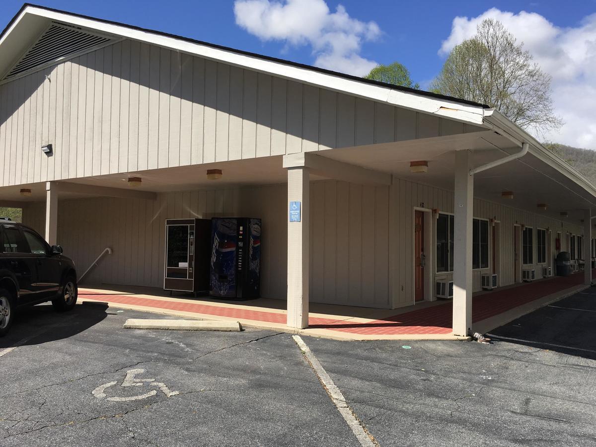 University Inn Cullowhee Екстер'єр фото